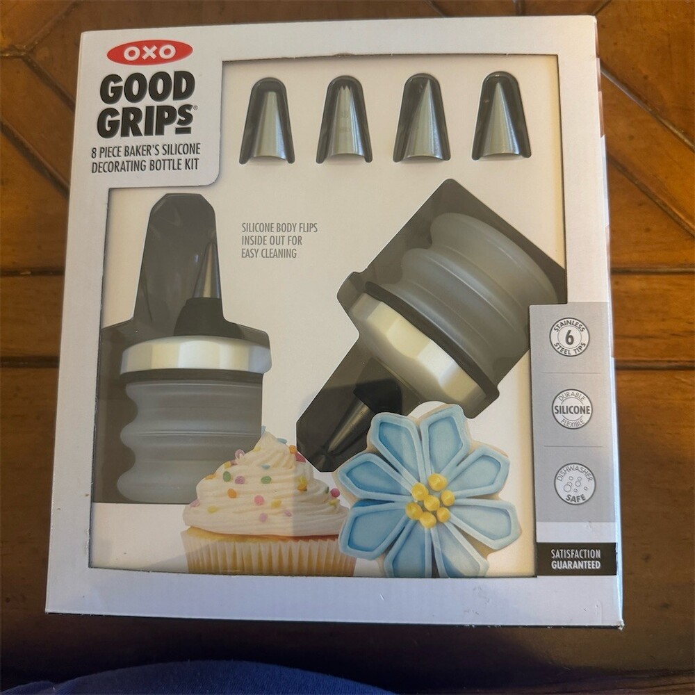 OXO Good Grips 8pc Icing Decorating Bottle Kit w/ 6 Tips Reusable 4 oz
